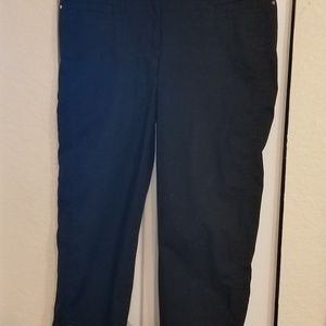 Chico, black cropped pants with button derail